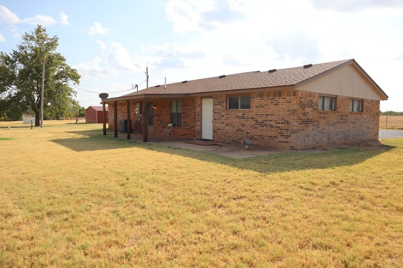 10380 N 2406 Rd - Photo 4 of 41