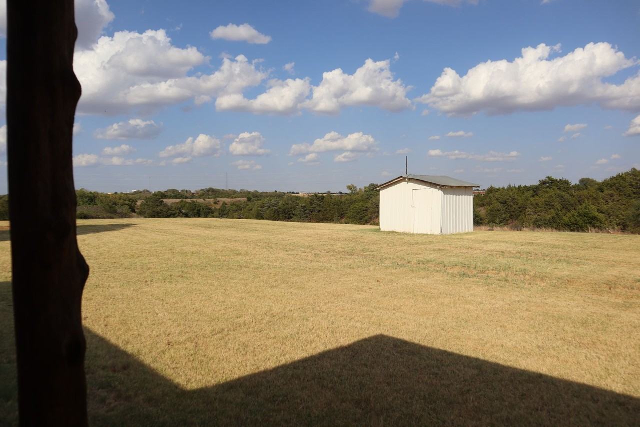 10380 N 2406 Rd - Photo 5 of 41