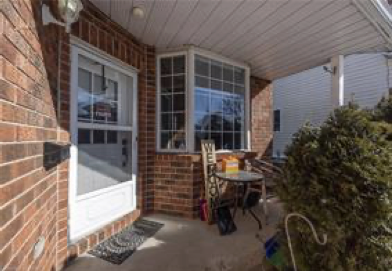 1357 Brackenwood Crescent - Photo 2 of 12