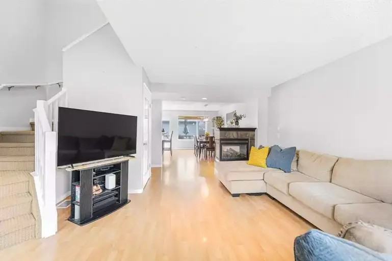 104 Prestwick Villas Se - Photo 3 of 30