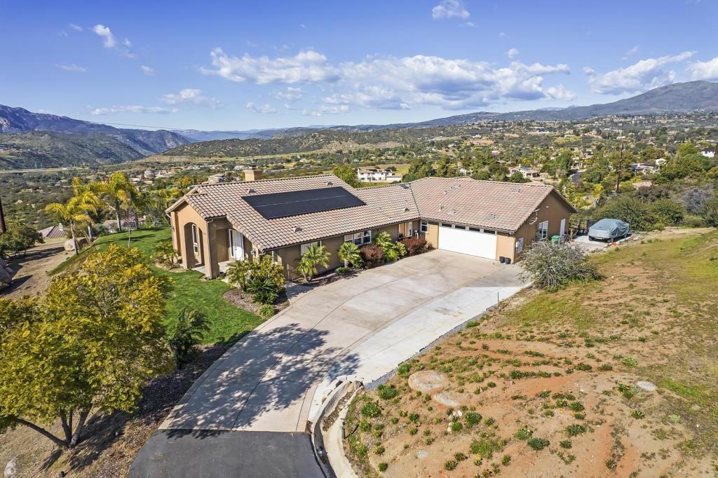 580 Sky Mesa Rd - Photo 2 of 24