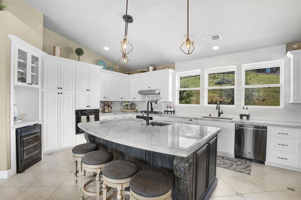 580 Sky Mesa Rd - Photo 3 of 24