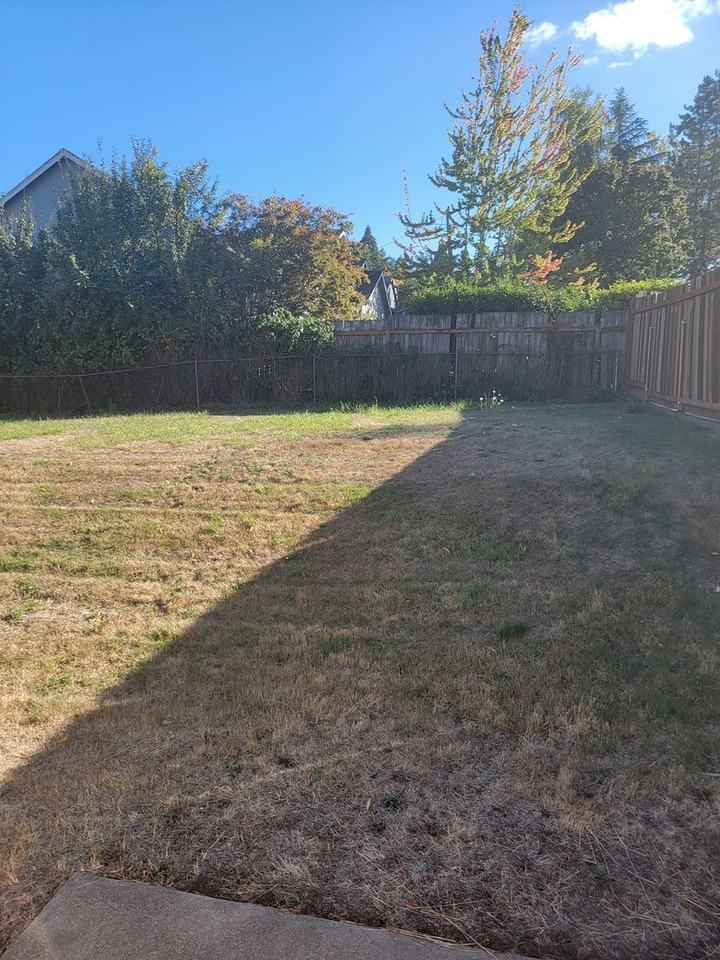 1070 Vista Ave Se - Photo 6 of 27