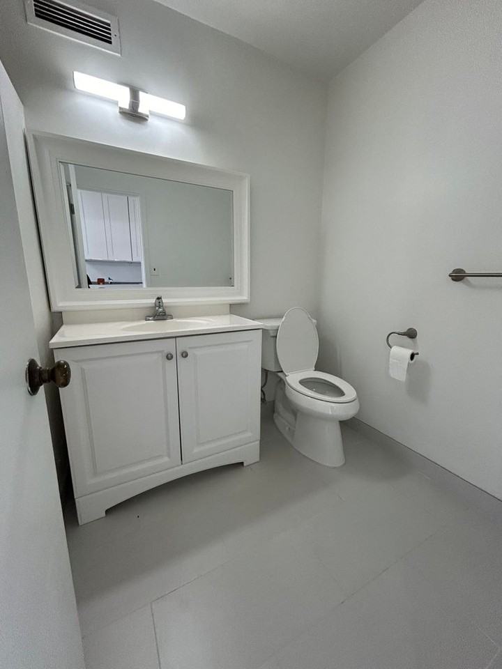 1710 Makiki St #706 - Photo 7 of 12