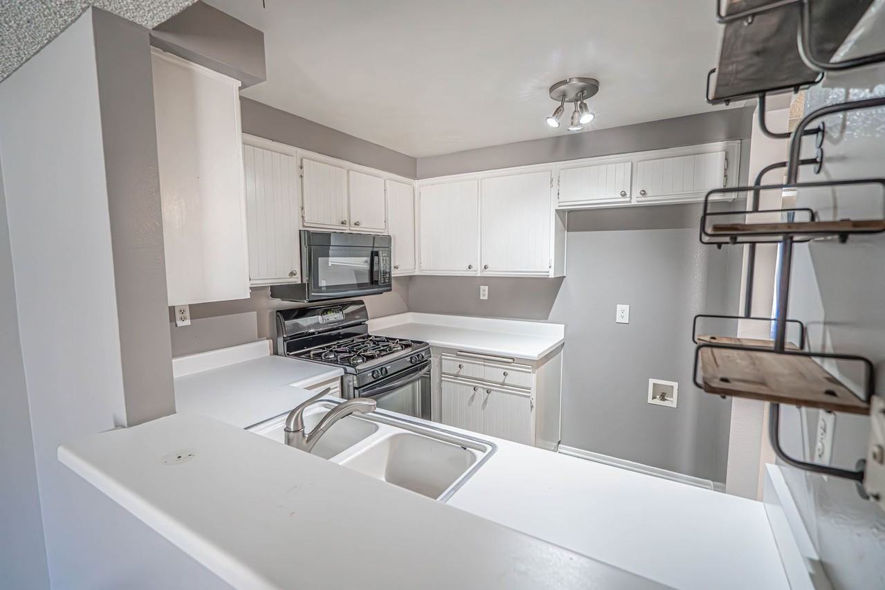 23921 Del Monte Dr #44 - Photo 5 of 16