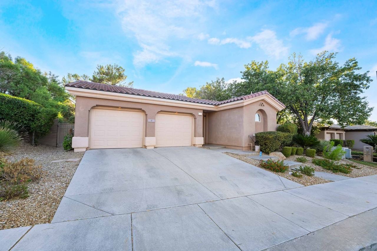 1 Emerald Dunes Circle - Photo 2 of 25