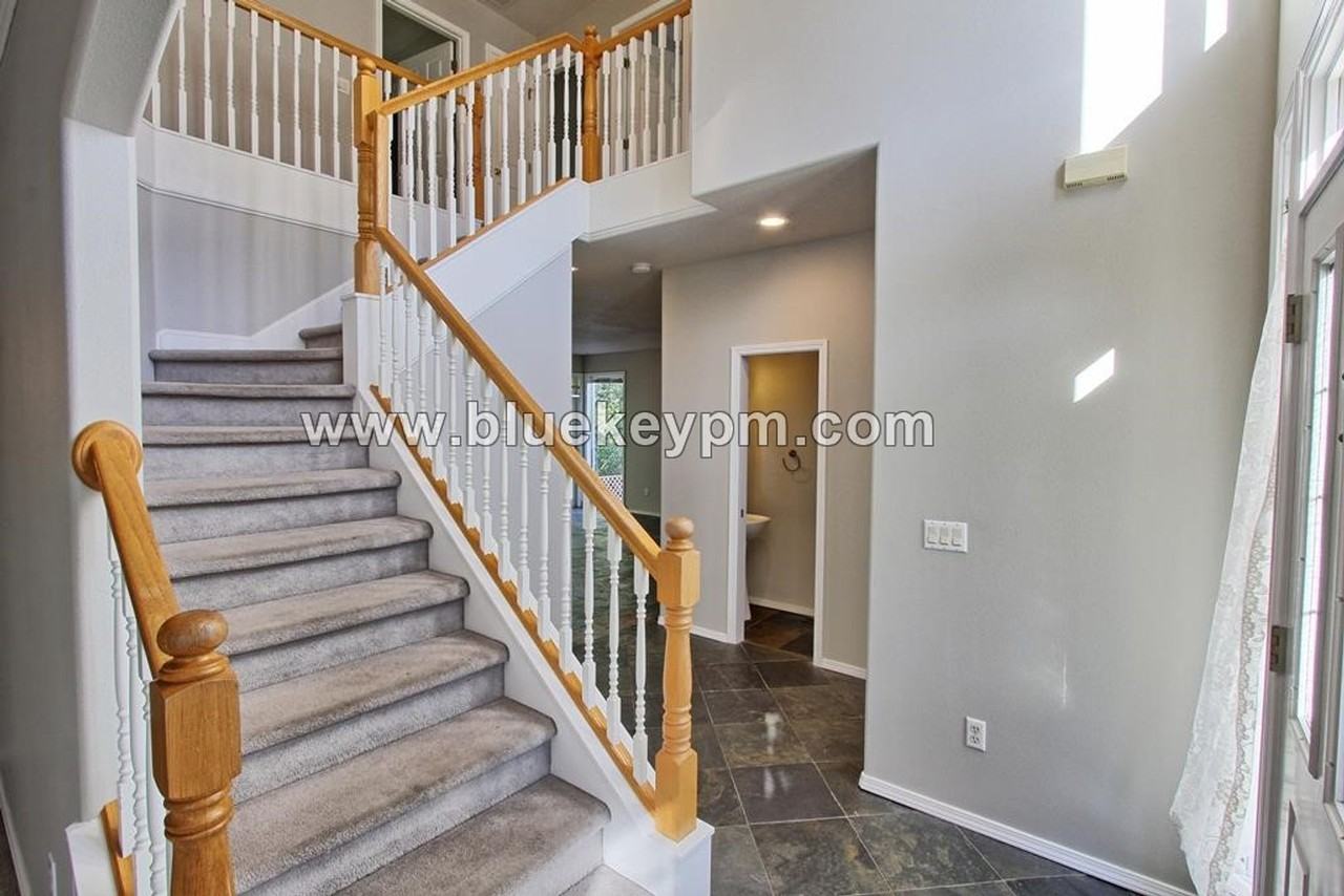 1212 Nw 118th Cir - Photo 2 of 19