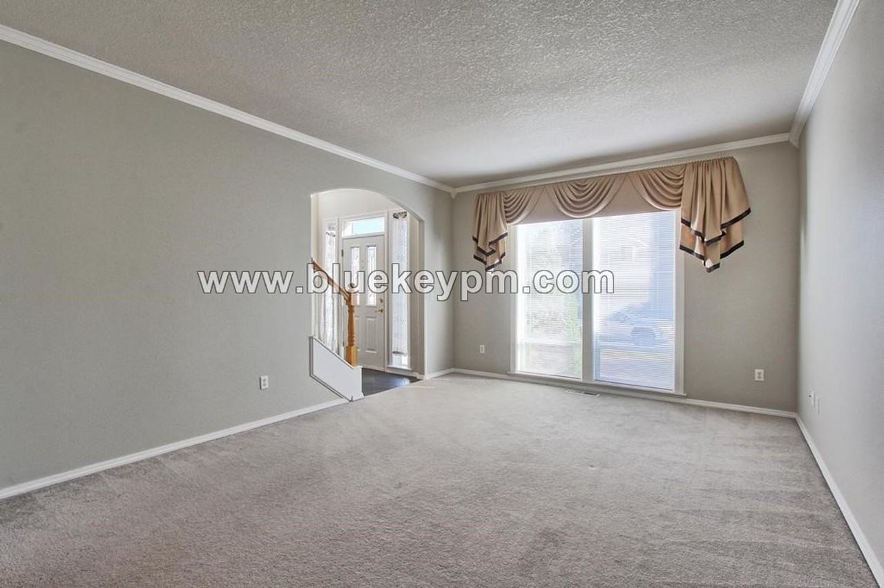 1212 Nw 118th Cir - Photo 3 of 19