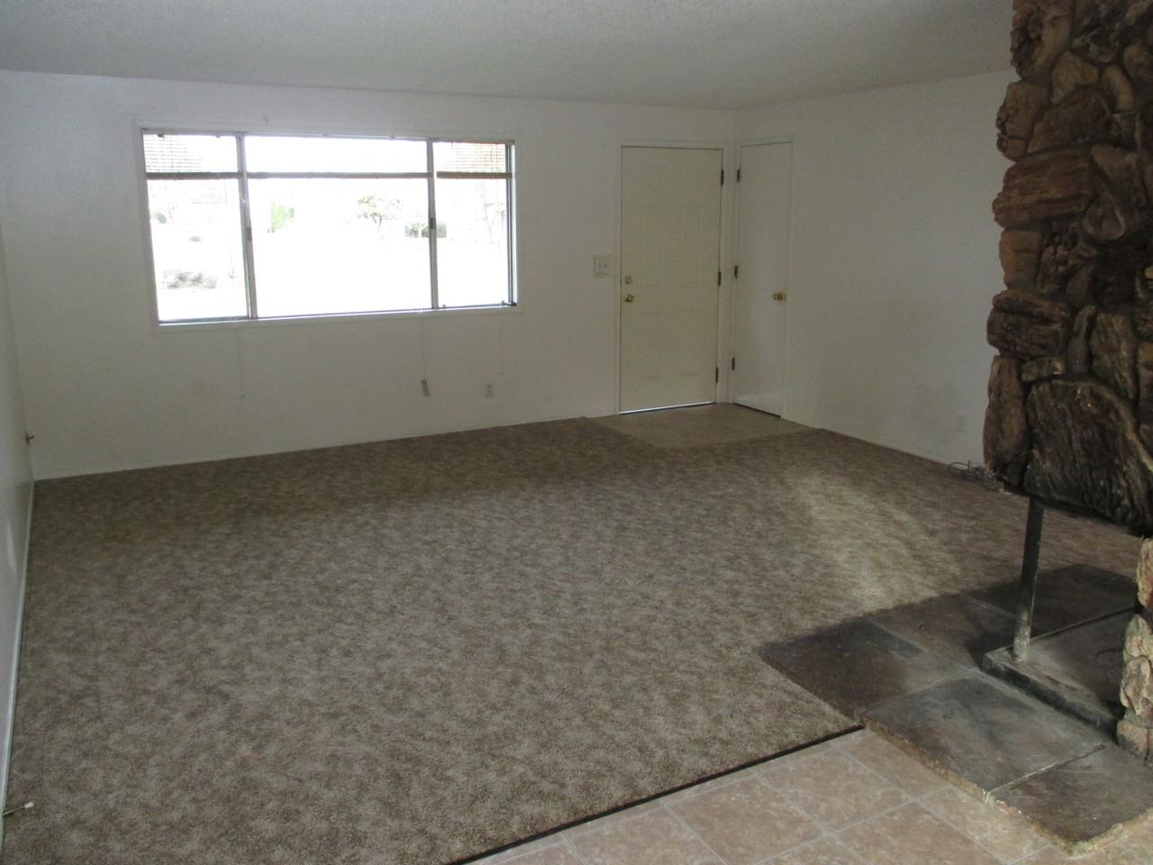 4678 Squire Ct Ne - Photo 2 of 11