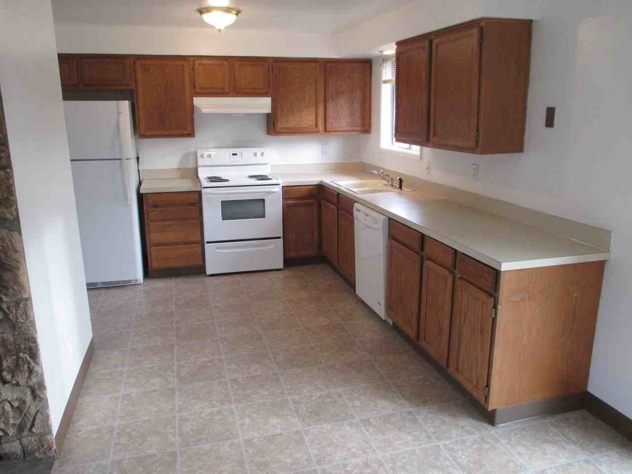 4678 Squire Ct Ne - Photo 3 of 11