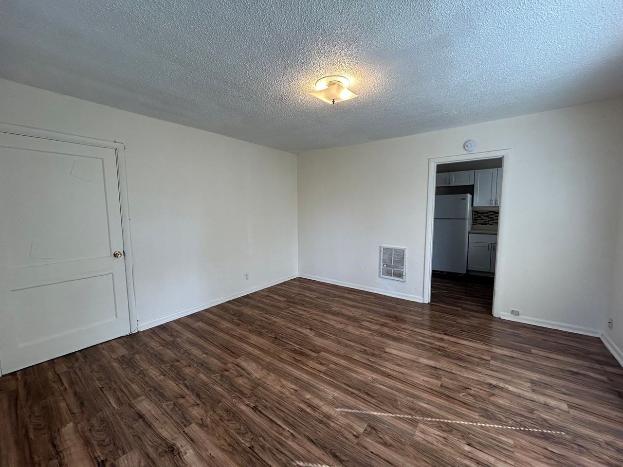 324 20th Ave - Photo 2 of 8