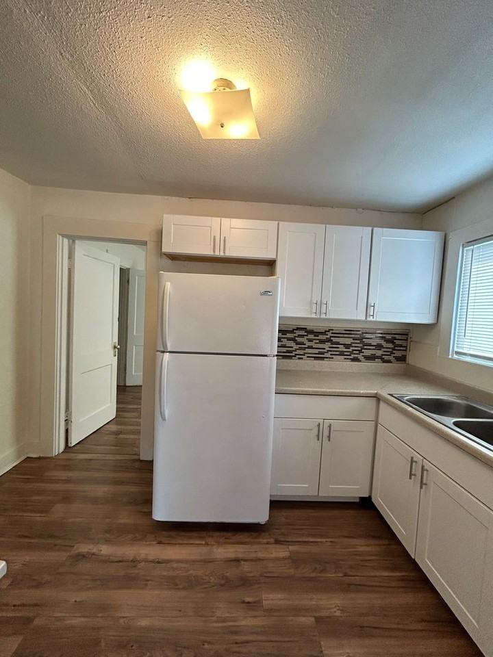 324 20th Ave - Photo 3 of 8