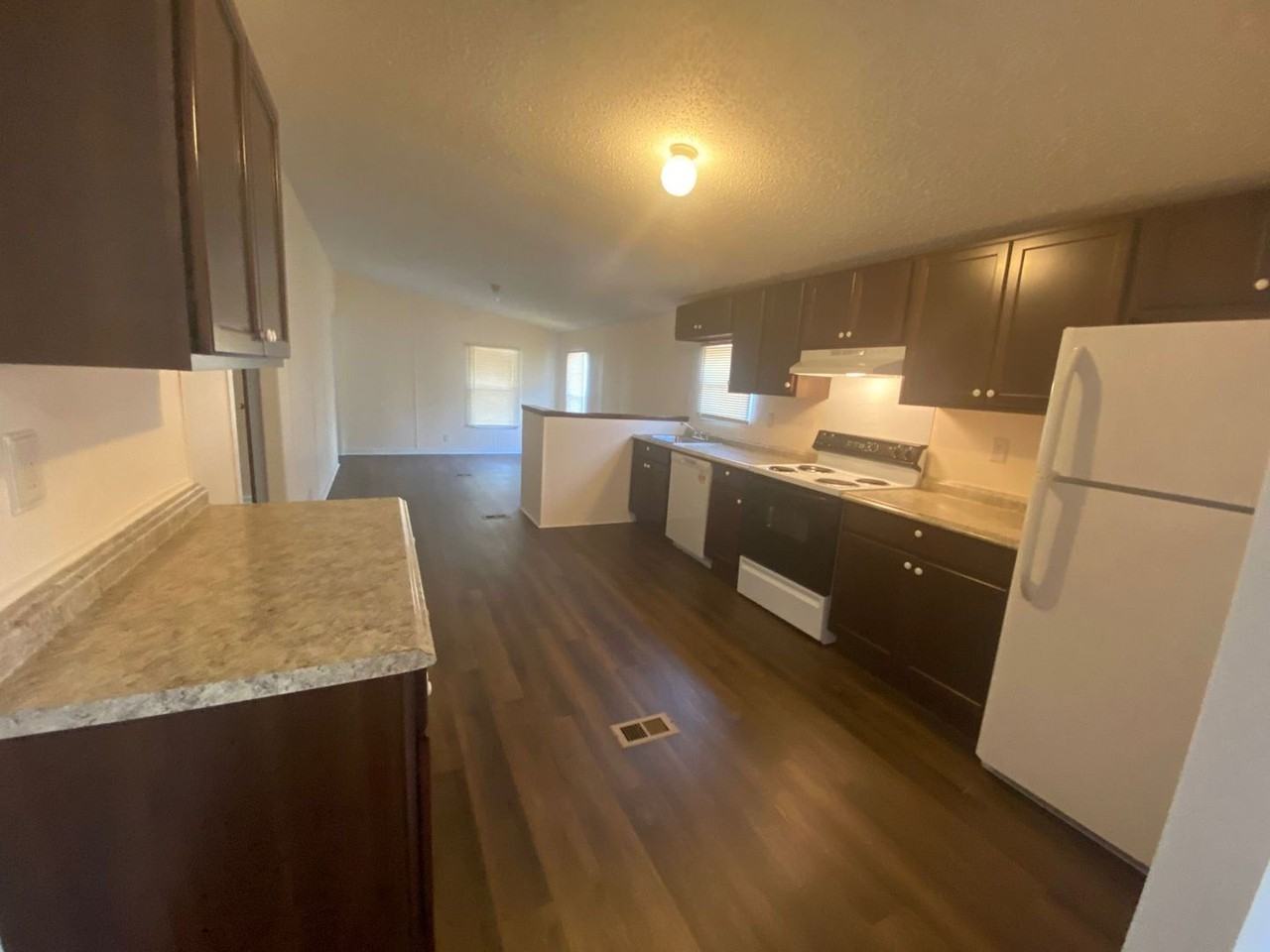 1337 6th St - Photo 3 of 11