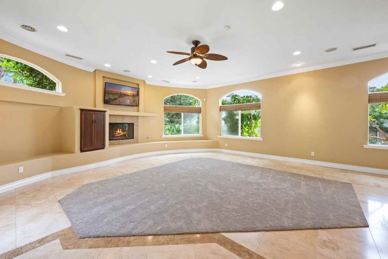 1524 Hunsaker St - Photo 6 of 36