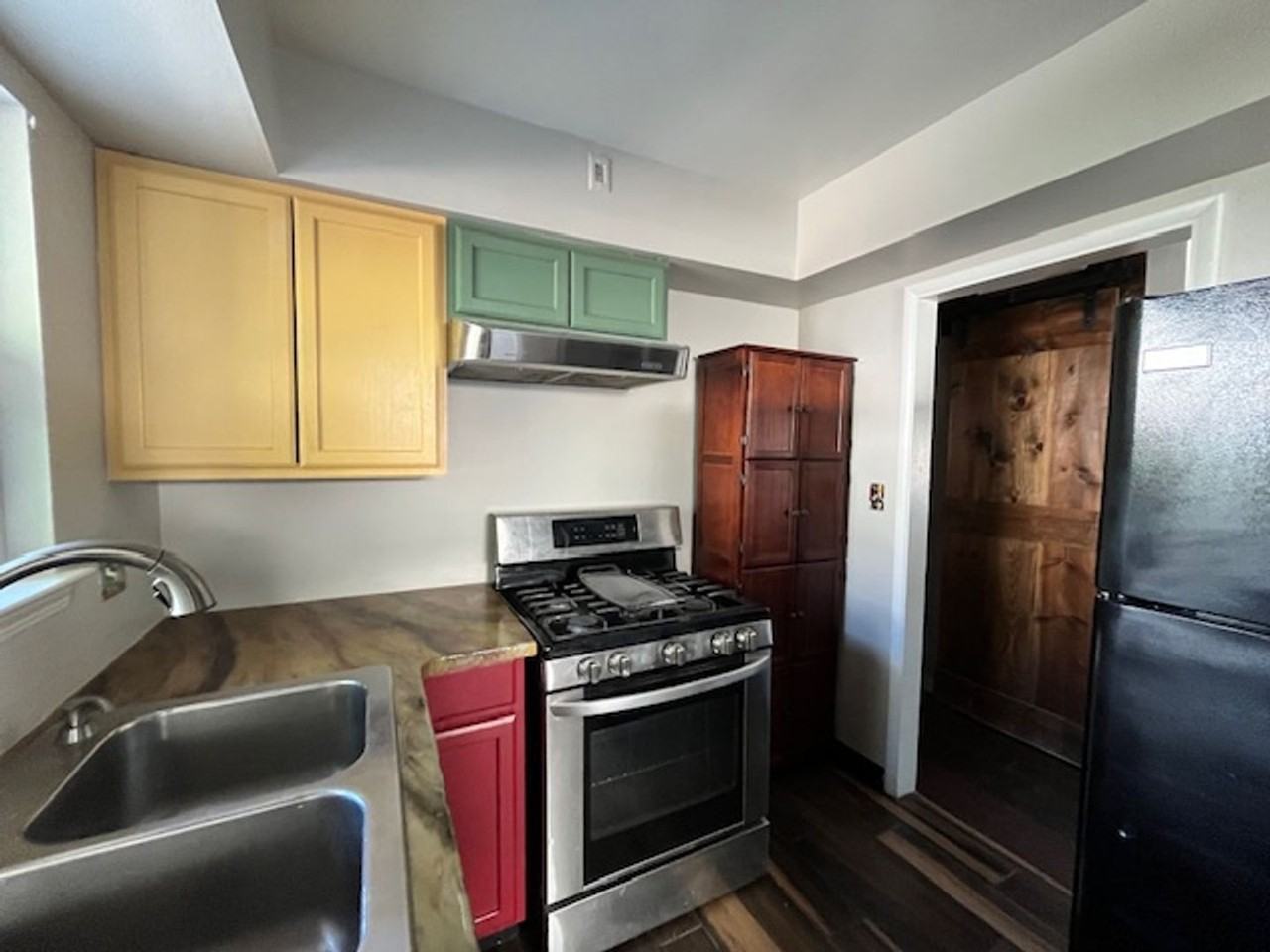 420 Corbett St - Photo 5 of 25