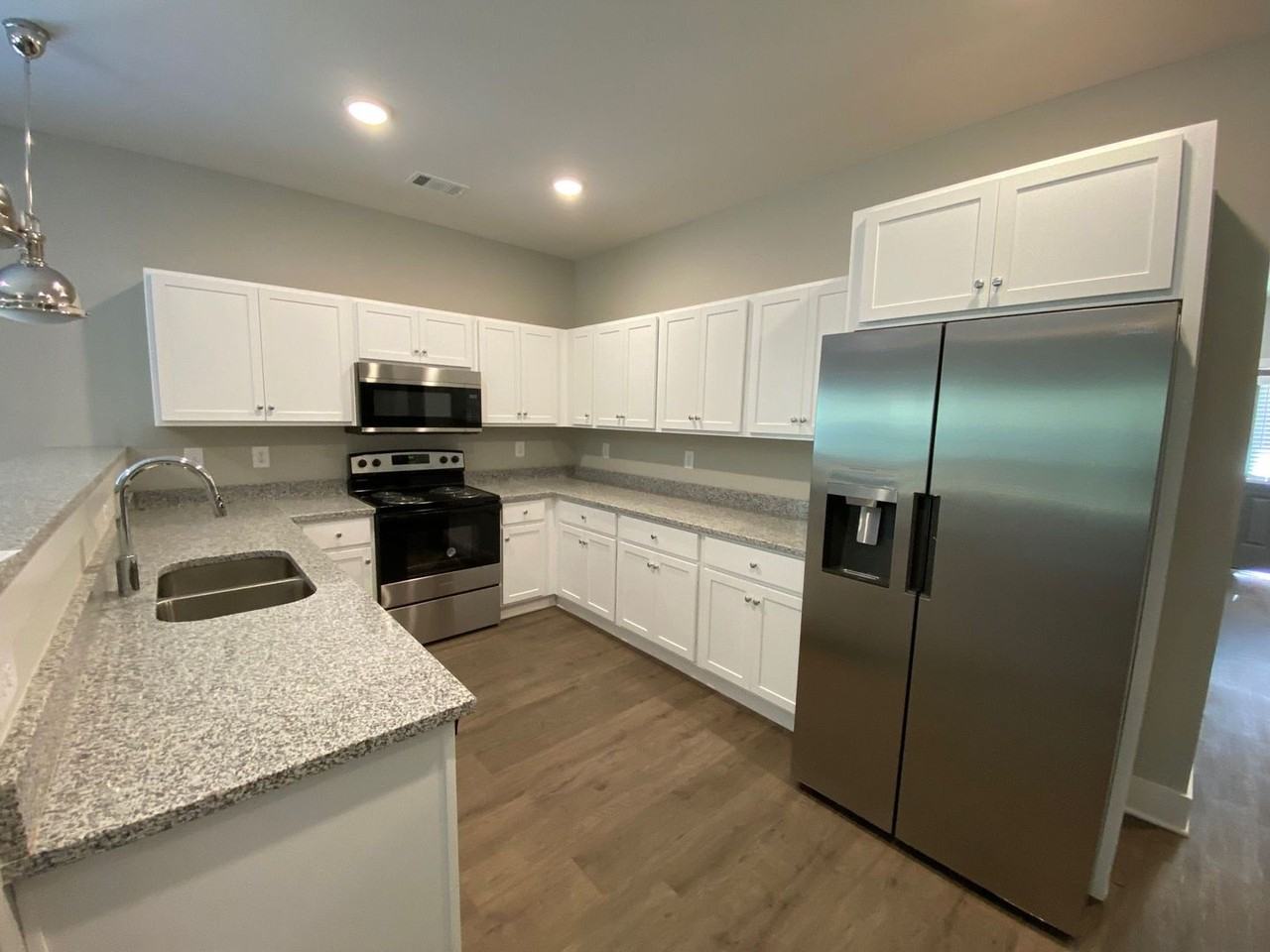259 Bailey St - Photo 4 of 37