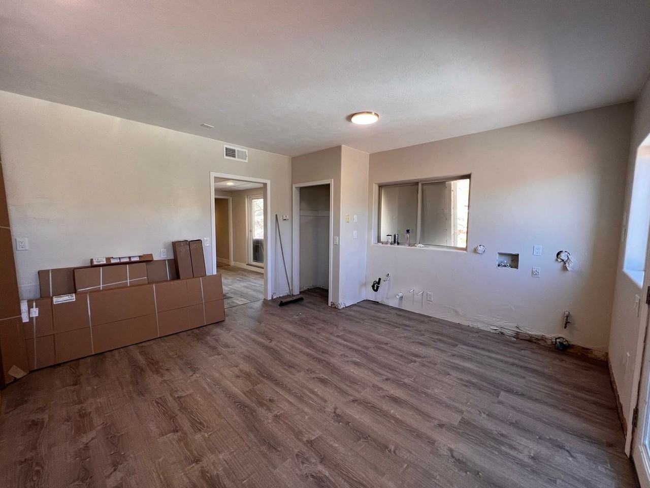 740 W Uzona Ave - Photo 3 of 22