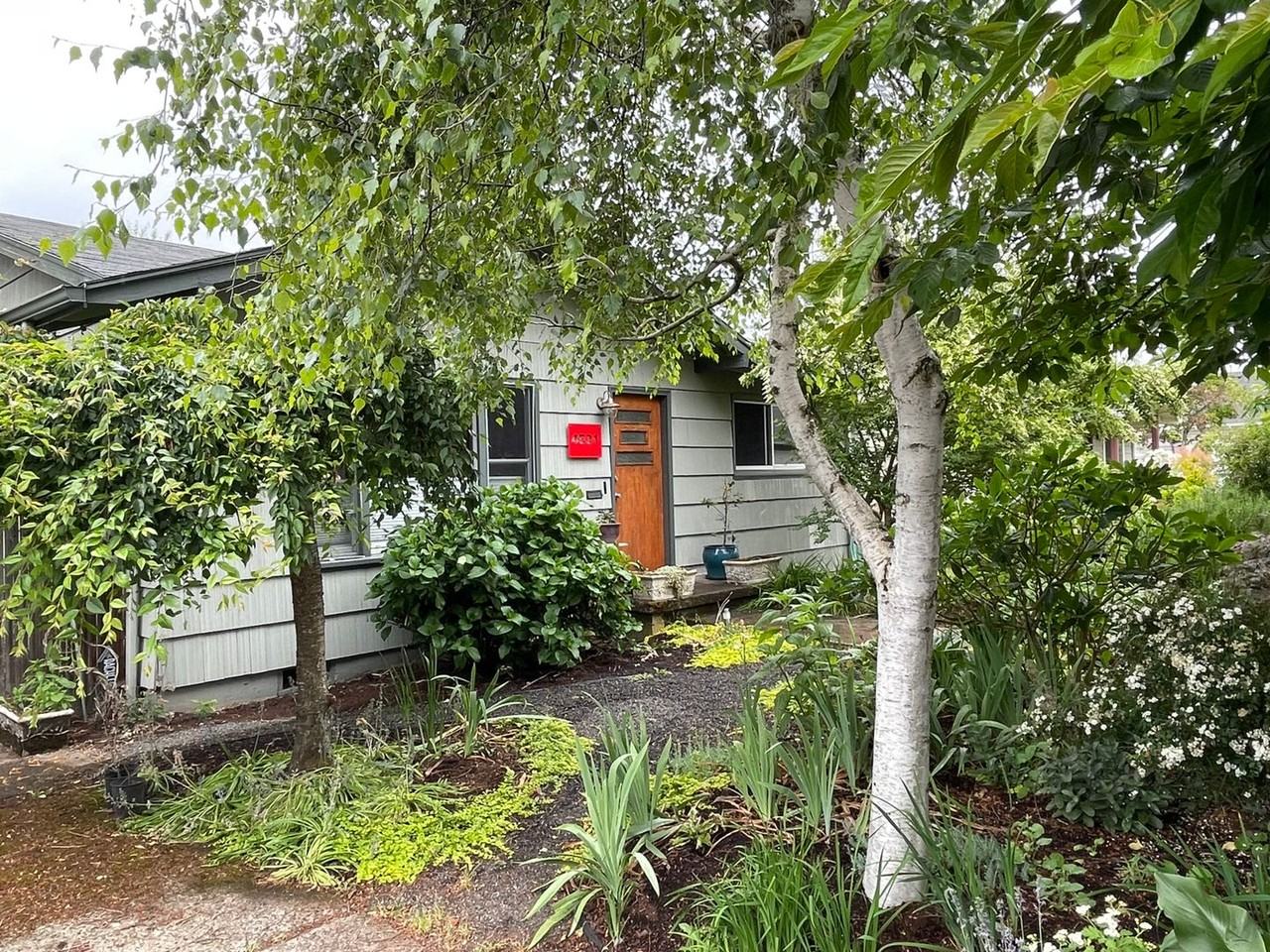 4531 Se 50th Ave - Photo 3 of 34