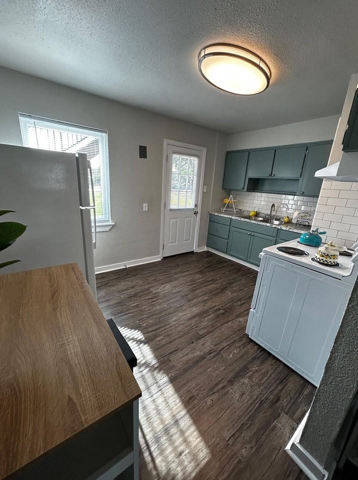 Elmwood Terrace Apartments - Photo 7 of 7