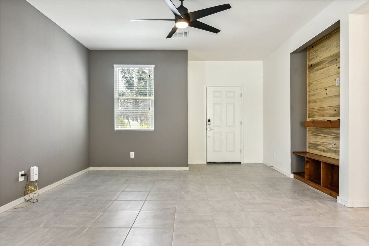 18666 West Puget Avenue - Photo 3 of 24