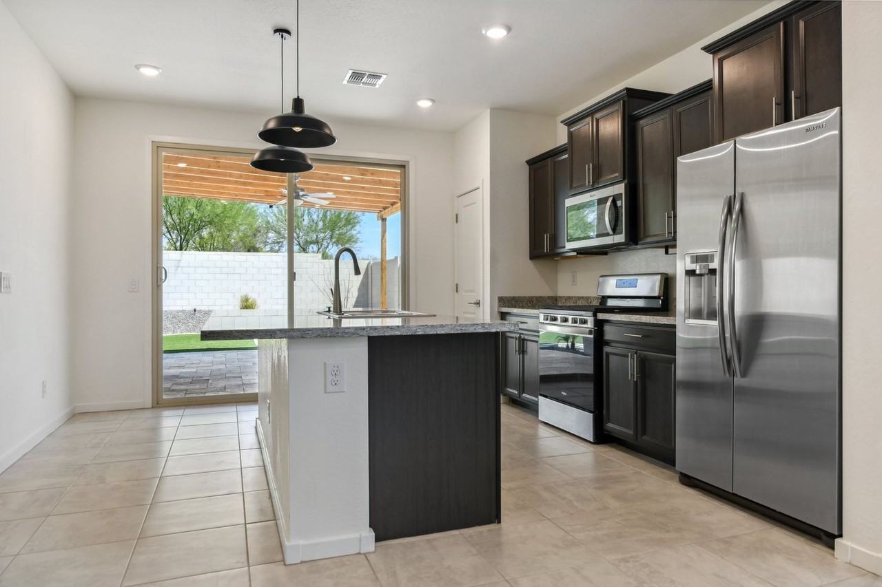 18666 West Puget Avenue - Photo 4 of 24