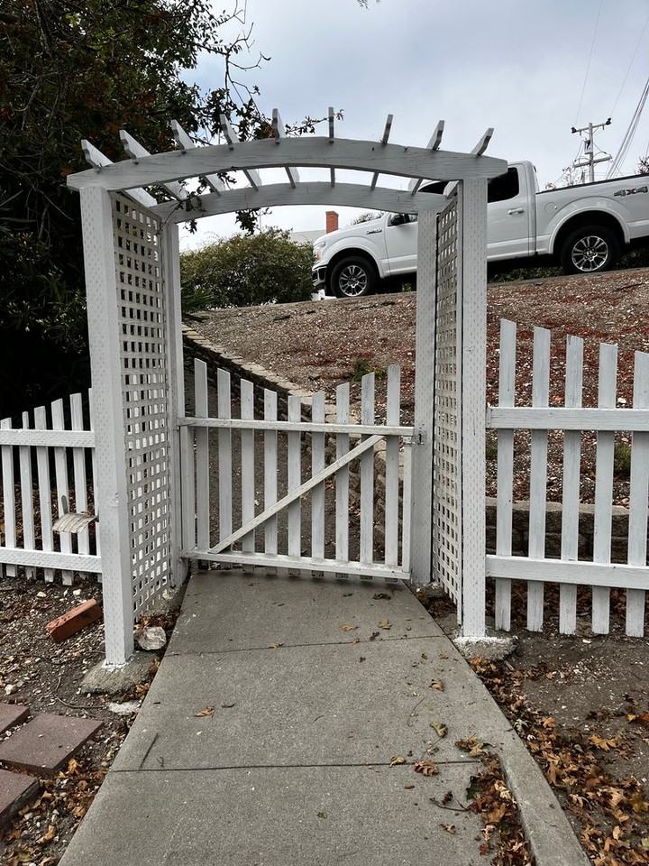 269 Larchmont Dr - Photo 2 of 15