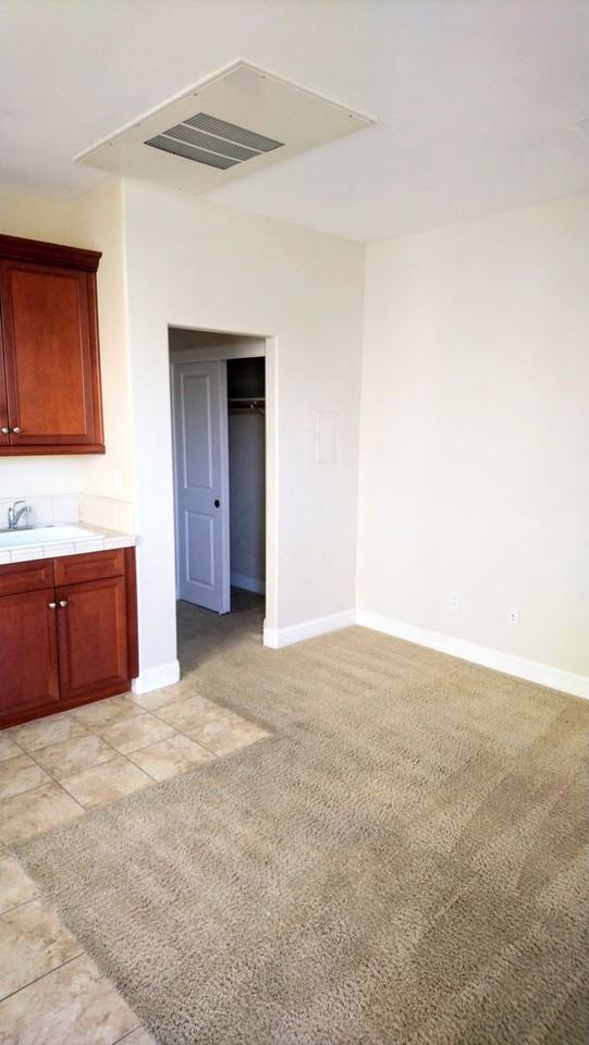1365 Gordon Ln - Photo 3 of 7