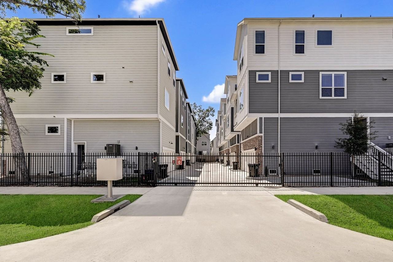 1302 W 24th St #E - Photo 2 of 26