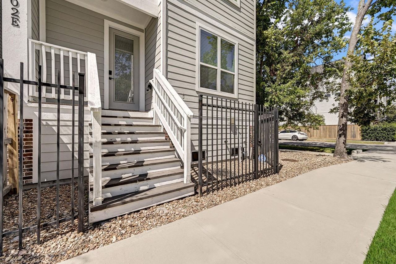 1302 W 24th St #E - Photo 3 of 26