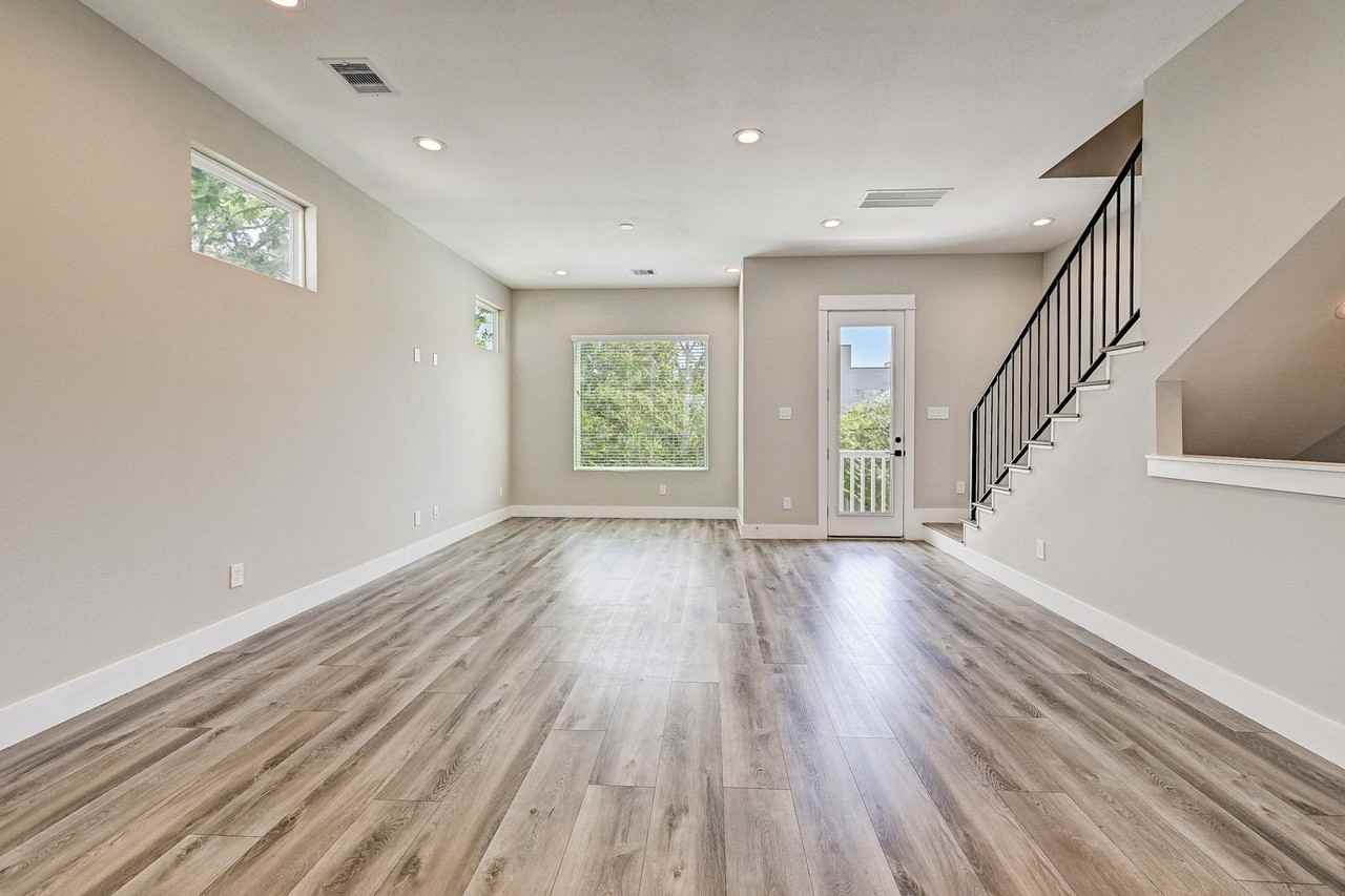 1302 W 24th St #E - Photo 7 of 26