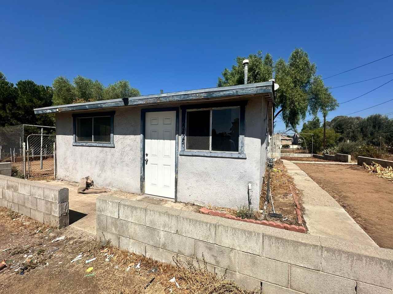 22425 Cottonwood Ave - Photo 2 of 16