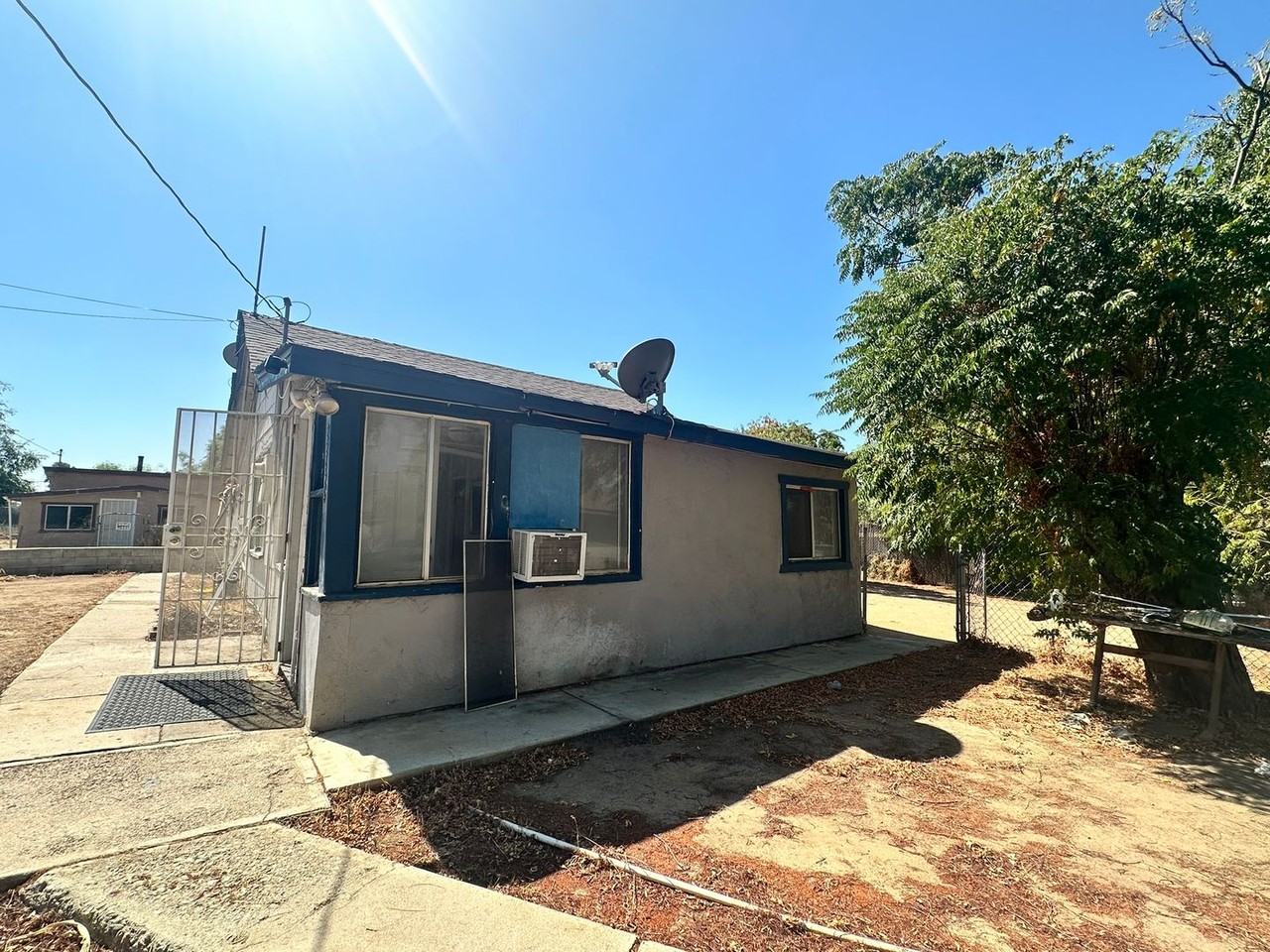 22425 Cottonwood Ave - Photo 3 of 16