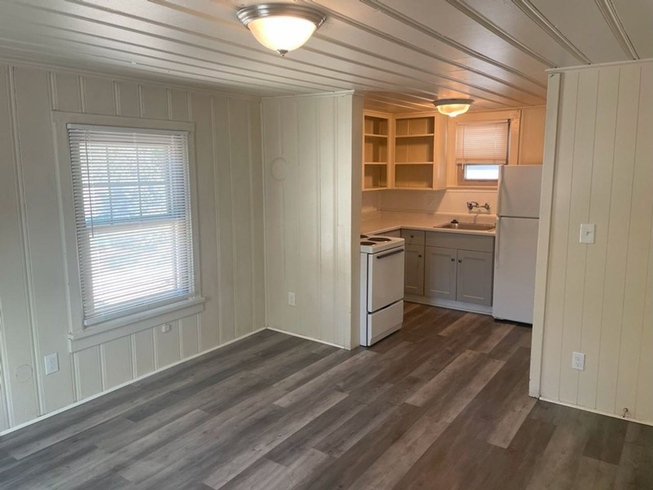 615 18th St - Photo 3 of 6