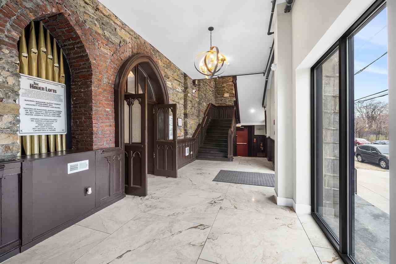 Incredibly redesigned Church - Photo 2 of 14