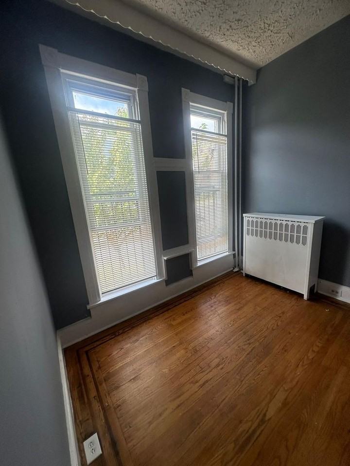 1921 Division St - Photo 2 of 17