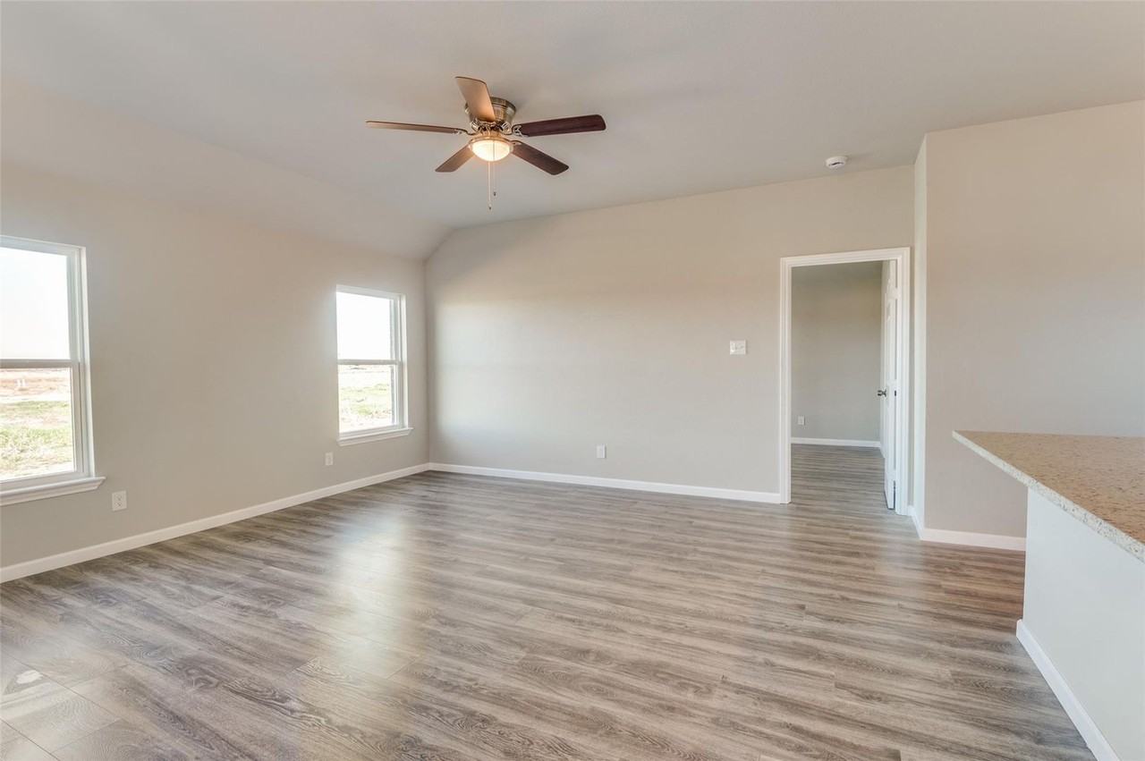 1045 1045 Springview Ln - Photo 3 of 25