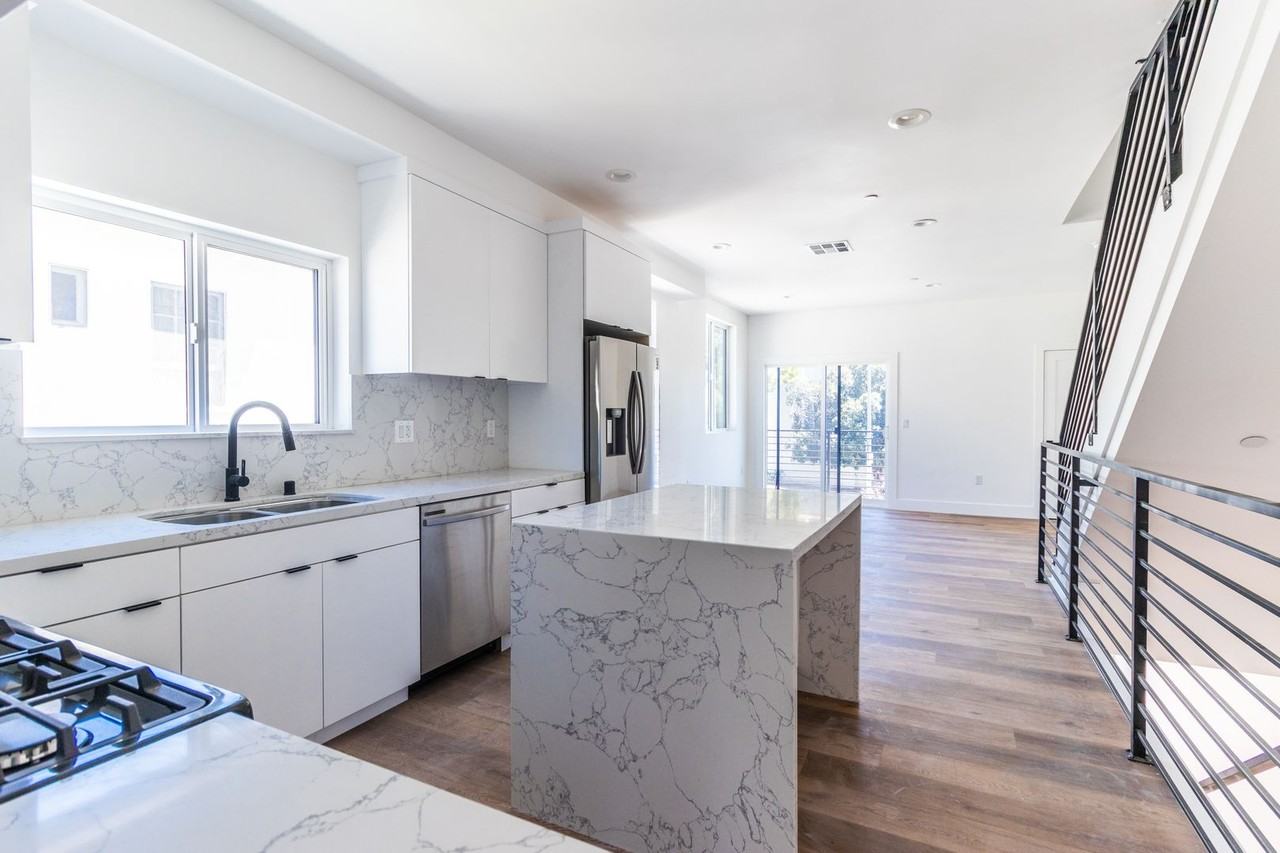 4507 W 18th St - Photo 7 of 50