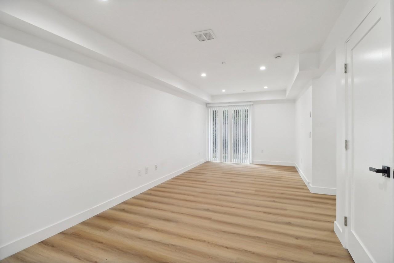 4512 St Elmo Dr - Photo 3 of 50