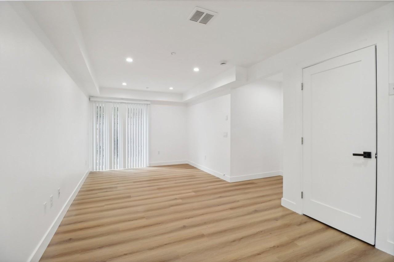 4512 St Elmo Dr - Photo 5 of 50