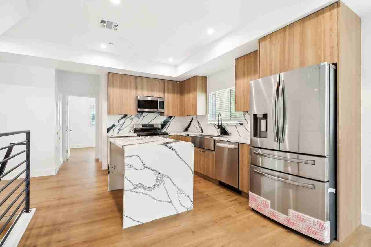 4512 St Elmo Dr - Photo 4 of 50