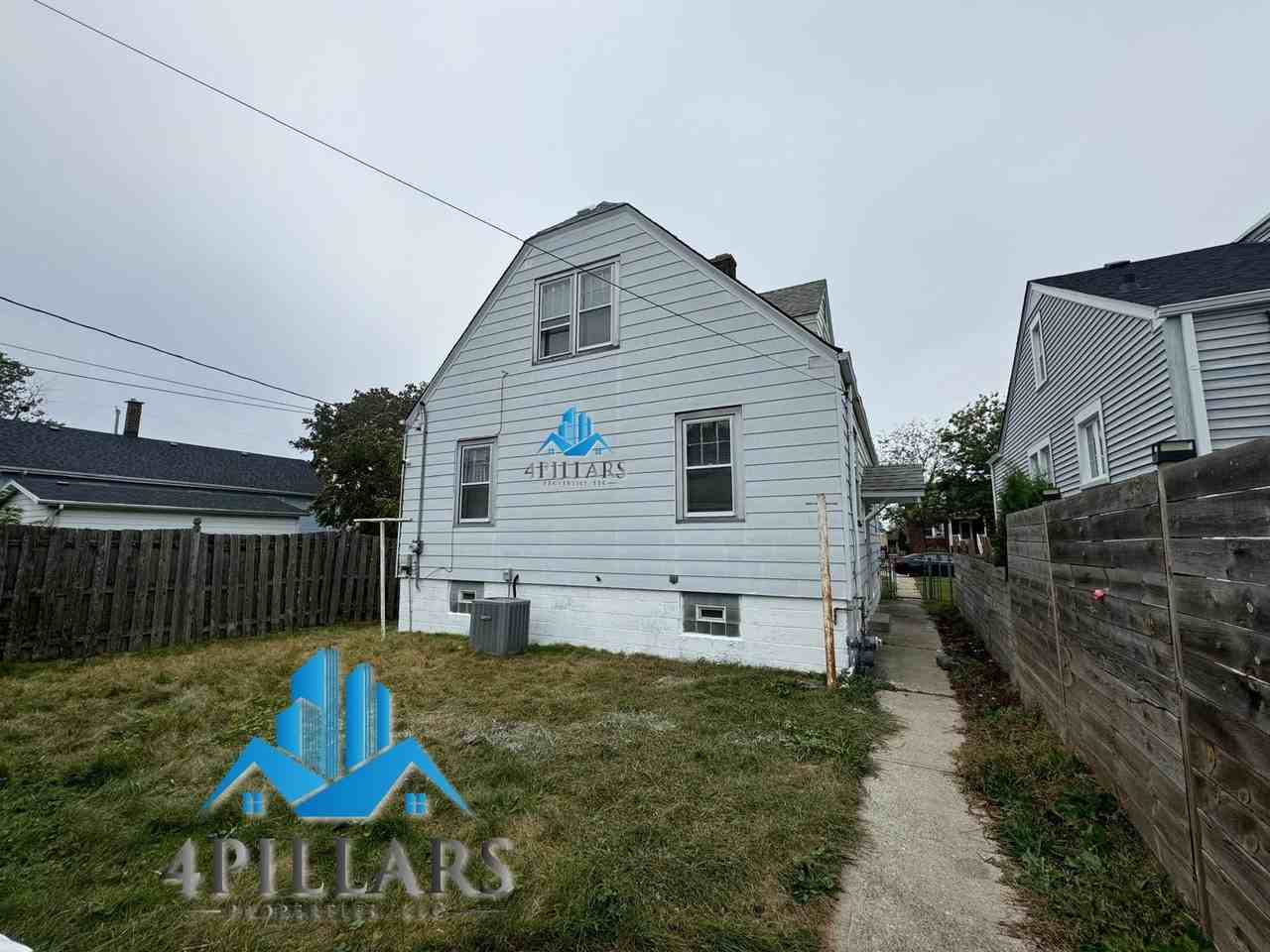 1715 Parkview Ave - Photo 3 of 27