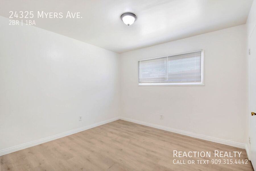 24325 Myers Ave - Photo 3 of 10