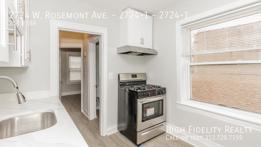 2724 W Rosemont Ave #2724-1 - Photo 4 of 10