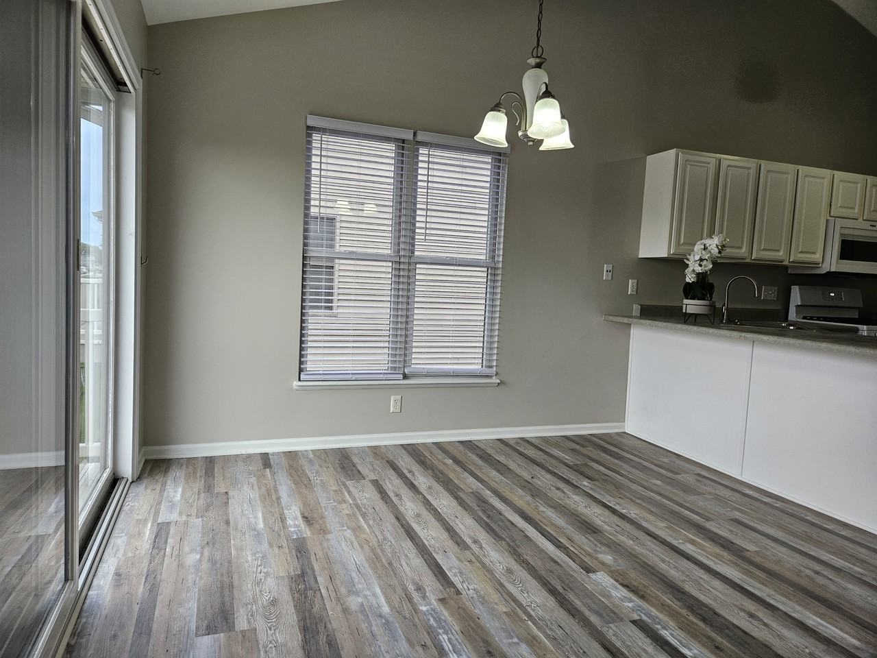 1102 Lakewood Court #1102 - Photo 7 of 14