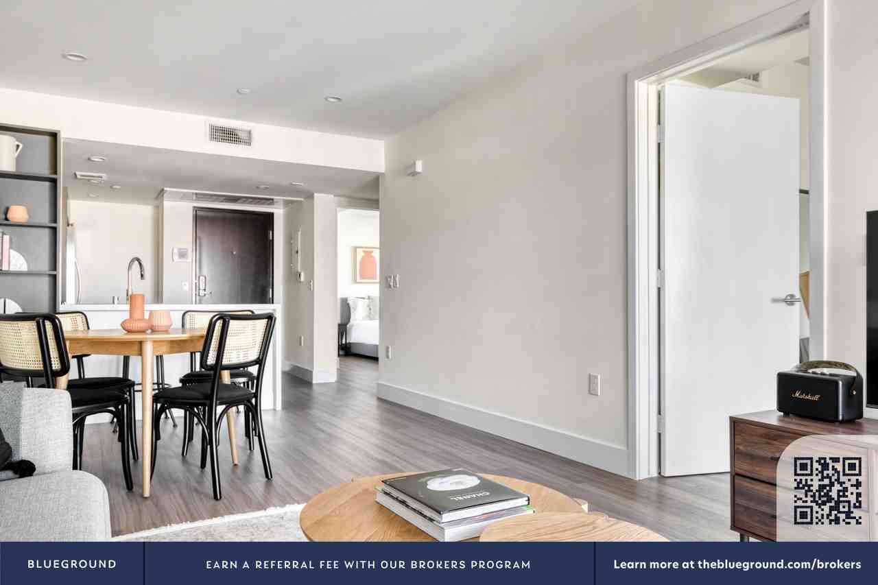 1539 Purdue Ave #620 - Photo 5 of 36