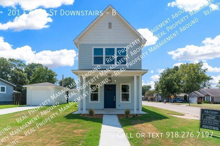 201 E 11th St #B - Photo 2 of 50