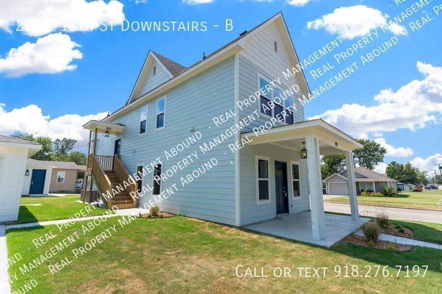 201 E 11th St #B - Photo 3 of 50