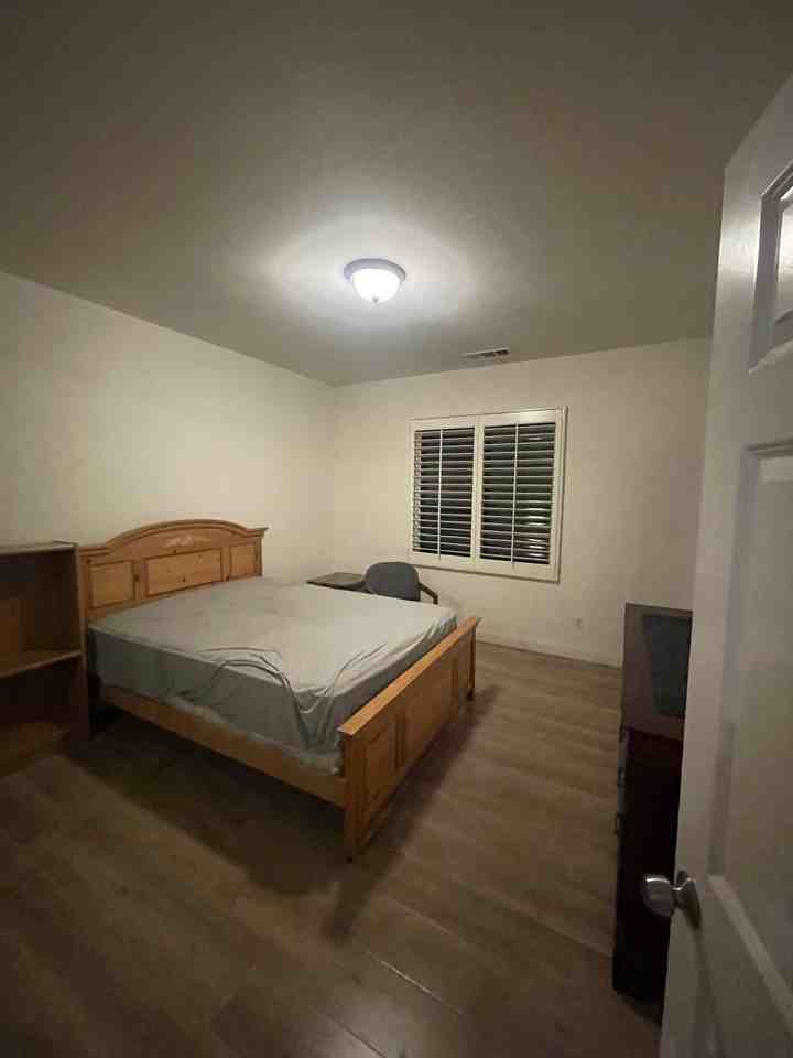 14925 Shoreham St #5