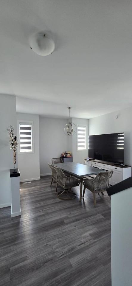 87 Snowy Owl Cres #1 - Photo 3 of 9