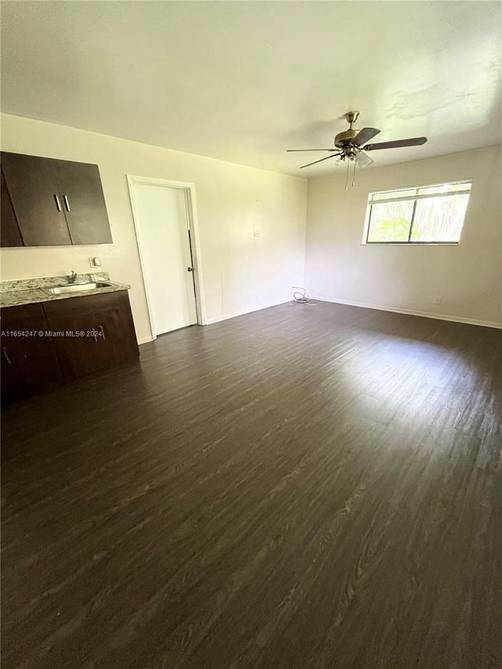 2030 Nw 43rd Ter #8 - Photo 3 of 8